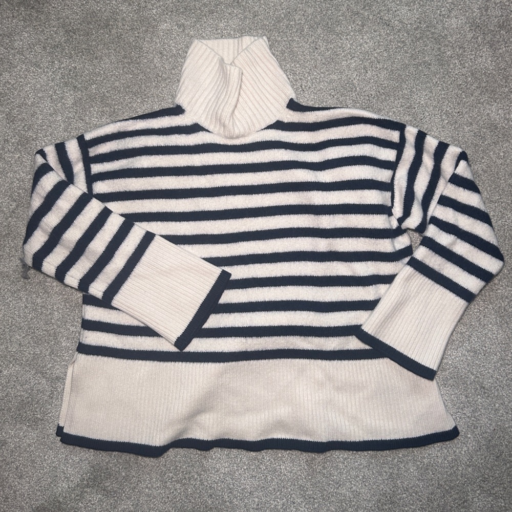 ARITZIA BABATON SWEATER